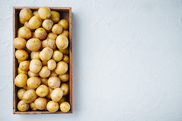 포토 JPG 해외이미지 감자 실내 사람없음 나무상자 가득함 흰배경 담기 카피스페이스 해외포토 백그라운드 채소 모션 내부 상자 공백 흰색 파일형식 이미지허브