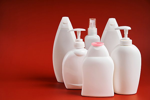 포토 JPG 해외이미지 실내 사람없음 위생용품 화장품 공병 빨간배경 위생관리 플라스틱병 목업 브랜딩 해외포토 생활용품 백그라운드 관리 내부 빨간색 뷰티 플라스틱 병_담는 파일형식 이미지허브