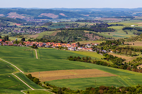 포토 JPG 해외이미지 유럽 여행 농업 건축양식 자연 주택 독일 안테나 파노라마 사람없음 야외 건물 초록색 물 파란색 강 마을 맑음 봄 포도밭 타운 옛날 해외포토 자연요소 건축물 계절 건축 나라 산업 컬러 밭 통신 날씨 촬영기법 도시 생태계 파일형식 이미지허브