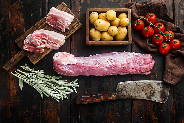 포토 JPG 해외이미지 식재료 방울토마토 감자 생고기 돼지고기 사람없음 하이앵글 나무상자 허브 식칼 나무도마 세이지 해외포토 식물 뷰포인트 토마토 채소 주방용품 도마 육류 목재 상자 파일형식 이미지허브