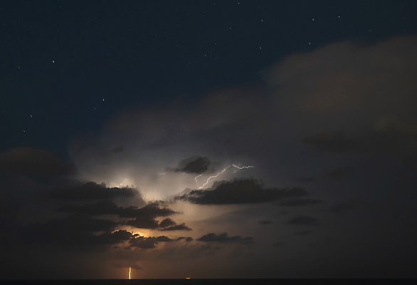 포토 JPG 해외이미지 구름 바다 자연 하늘 날씨 사람없음 빛 어둠 힘 야간 위험 번개 지중해 볼트 폭풍 뇌우 스트라이크 해외포토 자연요소 컨셉 공구 생태계 파일형식 이미지허브
