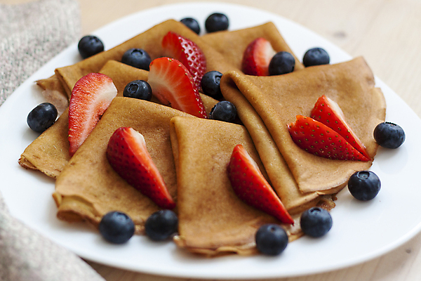 포토 JPG 해외이미지 접시 딸기 단면 사람없음 달콤 블루베리 팬케이크 크레페 해외포토 식기 과일 디저트 케이크 맛 파일형식 이미지허브