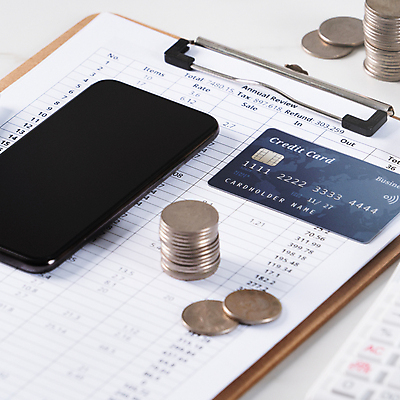 포토 JPG 해외이미지 비즈니스 사람없음 스마트폰 펜 쌓기 동전 계산기 신용카드 흰배경 문서 동전탑 서류판 해외포토 백그라운드 돈 모션 문구용품 금융 핸드폰 스마트기기 필기구 사무용품 장비 흰색 파일형식 이미지허브