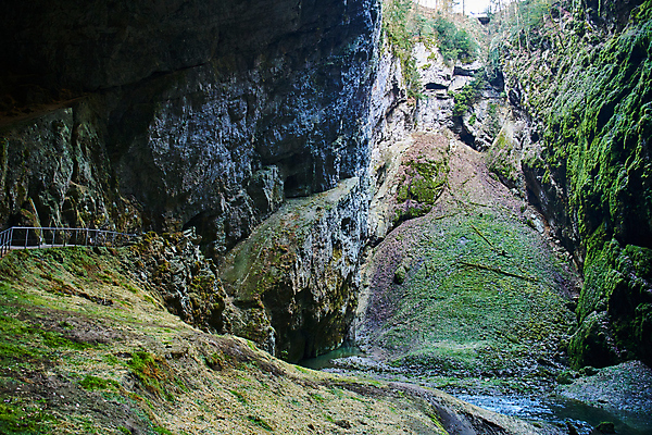 포토 JPG 해외이미지 여행 자연 휴가 국립공원 미술 사람없음 야외 강 뷰티 골짜기 하이킹 탐험 보트 행운 동굴 발굴 지역 체코 방문 지하 깊이 석회암 종유석 칼슘 모라비아 해외포토 공원 유럽 컨셉 배_교통 레저 문화예술 암석 생태계 파일형식 이미지허브