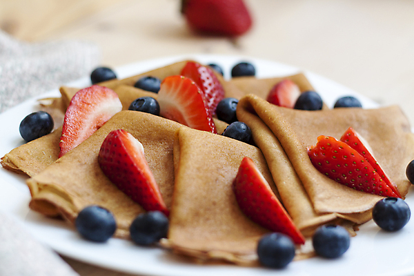 포토 JPG 해외이미지 접시 딸기 단면 사람없음 달콤 블루베리 팬케이크 크레페 해외포토 식기 과일 디저트 케이크 맛 파일형식 이미지허브