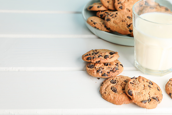 포토 JPG 해외이미지 디저트 사람없음 쿠키 우유 초코칩쿠키 해외포토 음식 유제품 초코칩 초코쿠키 파일형식 이미지허브