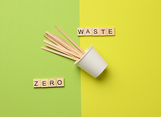 포토 JPG 해외이미지 영어 실내 사람없음 자연보호 종이컵 일회용 오브젝트 에코 쏟아짐 나무막대 나무블록 초록배경 제로웨이스트 해외포토 문자 백그라운드 모션 자연 내부 목재 컵 초록색 환경 그린캠페인 블록 막대 보호 사회이슈 파일형식 이미지허브