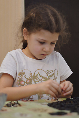 포토 JPG 해외이미지 모양 접시 손 꽃 어린이 음식 백그라운드 패턴 농업 다이어트 채소 재료 자연 해바라기 건조 건강 요리 씨앗 한명 사람 농작물 갈색 검은색 껍질 흰색 그룹 정상 작음 굽기 먹기 묘사 유기농 질감 알맹이 내추럴 해외포토 식물 1 식기 웰빙 산업 컬러 무늬 모션 신체부위 크기 구이 생태계 파일형식 이미지허브