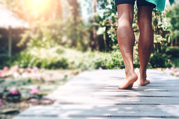 포토 JPG 해외이미지 라이프스타일 드레스 여자 남자 도로 길 포즈 신발 컨셉 자국 자연 바닥 건강 사람 동양인 성인 사람없음 야외 목재 물 여름 파란색 빛 운동 일몰 산책 하이킹 금지 가을 흰색 청바지 그룹 단계 고립 양발 혼자 해외포토 자연요소 나무 옷 계절 컬러 재료 바지 교통시설 레저 휴식 인종 생활 노을 생태계 파일형식 이미지허브