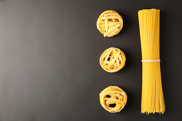 포토 JPG 해외이미지 모양 전통 음식 백그라운드 패턴 다이어트 재료 장신구 텍스트 파스타 건강 요리 사람없음 우주 저녁식사 이탈리아 흰색 면 그룹 플랫 상품 정상 밀 향신료 국수 유기농 위치 레시피 성분 바질 타입 구성 마카로니 생식 채식주의자 탄수화물 페투치네 탈리아텔레 해외포토 웰빙 유럽 컬러 무늬 곡류 서양음식 식사 면류 채식 파스타면 향미료 파일형식 이미지허브