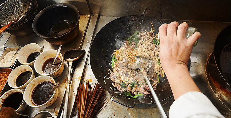 포토 JPG 해외이미지 직업 산업 음식 채소 모션 불 요리 동양인 사람없음 주방 요식업 식당 요리사 중국 기계 튀김 뜨거움 붓기 맛 폐기물 더위 난로 복고 상업 싱가폴 옛날 해로움 화상 해외포토 자연요소 아시아 컨셉 날씨 인종 상점 상처 쓰레기 난방기 파일형식 이미지허브