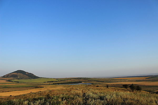 포토 JPG 해외이미지 나무 감정 도로 여행 밭 자연 하늘 산 파노라마 사람없음 화목 건초더미 해외포토 식물 길 컨셉 농업 교통시설 촬영기법 건초 생태계 파일형식 더미 이미지허브