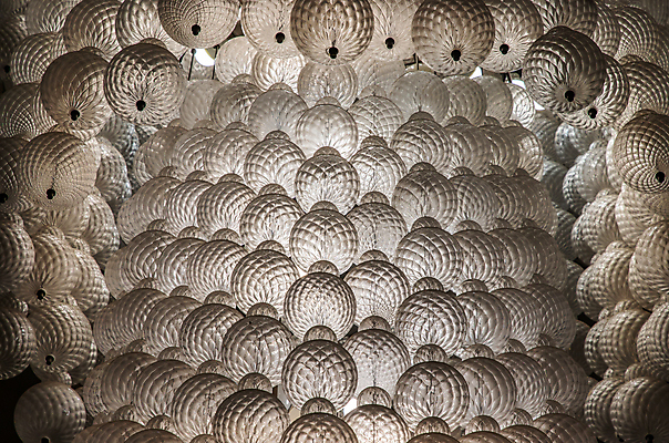 포토 JPG 해외이미지 디자인 벽 백그라운드 패턴 전구 건축양식 유리 추상 주택 매달리기 미술 사람없음 내부 건물 장식 빛 뷰티 반사 금속 수확 흰색 램프 원형 화려 클래식 우아함 보석 오브젝트 천장 질감 복고 샹들리에 빛망울 여의주 스타일 해외포토 도형 건축물 건축 컬러 컨셉 무늬 농업 모션 재질 문화예술 조명 광석 파일형식 이미지허브