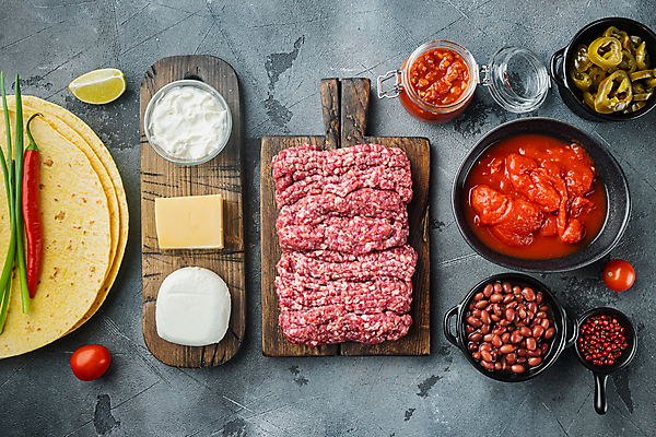 포토 JPG 해외이미지 전통 음식 채소 재료 회색배경 치즈 샌드위치 건강 육류 옥수수 요리 사람없음 식사 치킨 신선 살사소스 핸드메이드 해외포토 백그라운드 식재료 유제품 곡류 회색 소스_음식 닭고기요리 파일형식 이미지허브