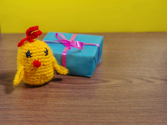 포토 JPG 해외이미지 동물 전통 디자인 계절 기독교 백그라운드 컨셉 꽃무늬 탁자 조류 휴가 부활절 선물 사람없음 목재 장식 컬러풀 장난감 갈색 노란색 우주 치킨 봄 축하 작음 심볼 오브젝트 기념품 부드러움 솜털 인공 해외포토 나무 기념일 꽃 종교 컬러 가구 무늬 재료 감각 크기 닭고기요리 파일형식 이미지허브