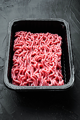 포토 JPG 해외이미지 그릇 식재료 생고기 사람없음 검은색 담기 날것 다진고기 포장용기 해외포토 식기 컬러 모션 육류 포장재료 파일형식 이미지허브