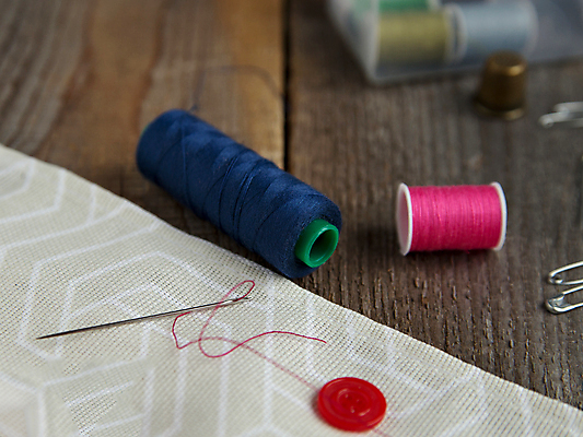 포토 JPG 해외이미지 디자인 옷 산업 줄 패턴 장신구 사람없음 목재 빨간색 파란색 세트 컬러풀 유행 회색 흰색 기구 공구 직물 면 업무 실 바느질 오브젝트 질감 실타래 얼레 재단 감싸기 핸드메이드 해외포토 나무 컬러 무늬 재료 모션 도구 작업 파일형식 이미지허브