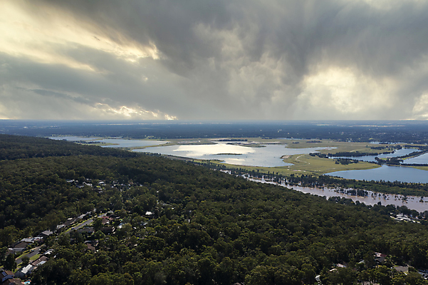 포토 JPG 해외이미지 나무 호수 스포츠 자연 안테나 풍경 사람없음 초록색 물 파란색 강 갈색 환경 손상 젖음 액체 센터 호주 수분 댐 땅 홍수 시설 노젓기 시드니 드론 재앙 해외포토 자연요소 식물 공공시설 컬러 컨셉 통신 모션 오세아니아 자연재해 생태계 파일형식 이미지허브