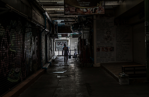 포토 JPG 해외이미지 직업 손 아시아 도로 길 여행 포장 건축양식 표면 노동자 거리 바닥 사람 사람없음 건물 장식 쌓기 블록 장비 도시 업무 보행로 수리 매끈함 망치 땅 서비스 정사각형 시멘트 부활 판 일반 건축업자 계약자 고용 선로 조작 콘크리트 해외포토 도형 건축물 건축 나라 교통시설 모션 신체부위 구직 공구 작업 감각 계약 채용 파일형식 이미지허브