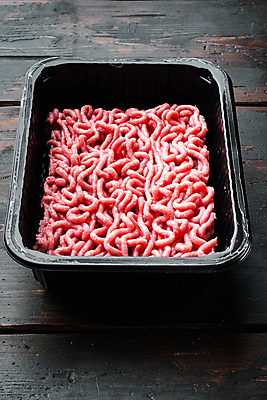 포토 JPG 해외이미지 그릇 식재료 생고기 사람없음 담기 날것 다진고기 포장용기 나무배경 해외포토 식기 백그라운드 모션 육류 포장재료 파일형식 이미지허브