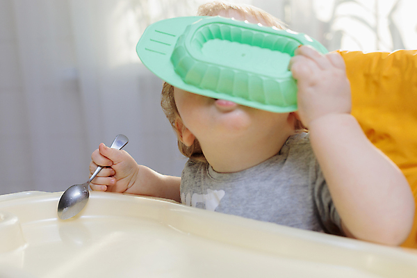 포토 JPG 해외이미지 백인 접시 손 교육 행복 얼굴 어린이 음식 의자 가족 탁자 주택 건강 한명 미소 사람 앉기 소년 주방 숟가락 식사 저녁식사 흰색 아기 입 사발 붓기 아침식사 연도 먹기 배고픔 흘림 점심식사 걸음마 돌봄 수유 혼란 해외포토 서양인 1 식기 남자 감정 컬러 가구 컨셉 관계 모션 수저 표정 건물 신체부위 사기그릇 파일형식 이미지허브