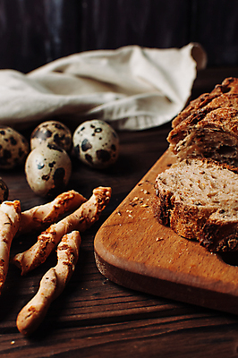 포토 JPG 해외이미지 접시 음식 빵 백그라운드 탁자 요리 사람없음 목재 식당 저녁식사 어둠 이탈리아 빵집 추위 신선 파마 막대기 닫기 아침식사 애피타이저 다발 굽기 향기 깨 그리스인 점심식사 그리시니 단백질 메추리 탄수화물 핸드메이드 해외포토 서양인 나무 헤어스타일 식기 유럽 가구 식재료 재료 모션 상점 식사 조미료 구이 냄새 영양소 파일형식 이미지허브