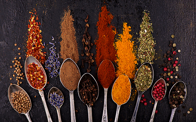 포토 JPG 해외이미지 백그라운드 건조 사람없음 숟가락 검은색 가루 허브 통후추 팔각회향 해외포토 식물 컬러 수저 향신료 후추 파일형식 이미지허브