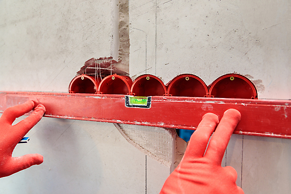 포토 JPG 해외이미지 백인 직업 손 남자 산업 벽 무늬 노동자 주택 실내 줄자 자 한명 사람 내부 인테리어 연필 수리 측정 준비 만들기 테이프 치수 대패 리모델링 업그레이드 재주꾼 콘크리트 해외포토 서양인 1 디자인 모션 문구용품 학용품 건물 신체부위 필기구 파일형식 이미지허브