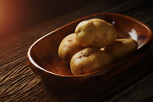 포토 JPG 해외이미지 감자 실내 사람없음 담기 나무그릇 나무배경 해외포토 그릇 백그라운드 채소 모션 내부 목재 파일형식 이미지허브