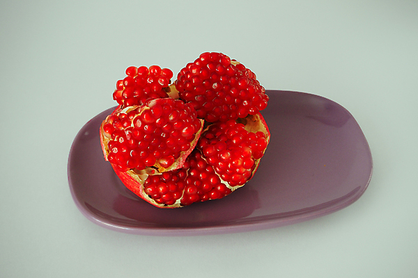 포토 JPG 해외이미지 접시 음식 백그라운드 과일 자연 디저트 뼈 사람없음 빨간색 주스 흰색 자주색 자르기 흰배경 석류 내추럴 고립 숙성 타르트 해외포토 식기 음료 빵 컬러 모션 생태계 파이_빵 파일형식 이미지허브