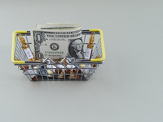 포토 JPG 해외이미지 돈 비즈니스 사람없음 치료 알약 약 세일 바구니 달러 물방울 약국 이익 예방접종 비용 해외포토 의학 경제 재산 접종 파일형식 이미지허브