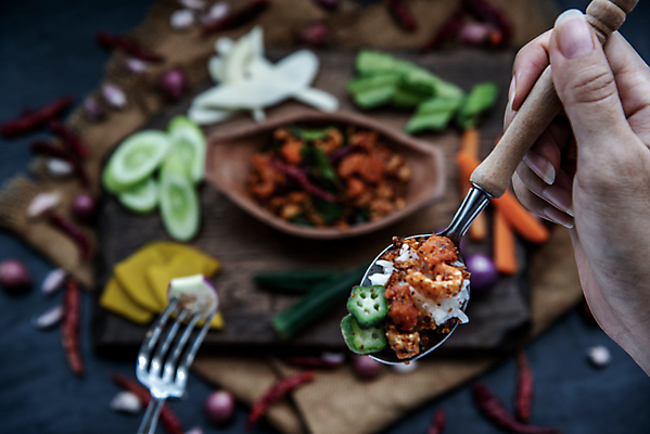 포토 JPG 해외이미지 접시 음식 백그라운드 채소 태국 고추 호박 가지 오이 건강 돼지고기 요리 사람없음 목재 초록색 식사 저녁식사 당근 튀김 신선 돼지 먹기 허브 삼베 유기농 반죽 성분 점심식사 핸드메이드 샬롯 해외포토 나무 식물 식기 웰빙 아시아 컬러 재료 포유류 모션 양파 뿌리채소 육류 파일형식 천_직물 이미지허브