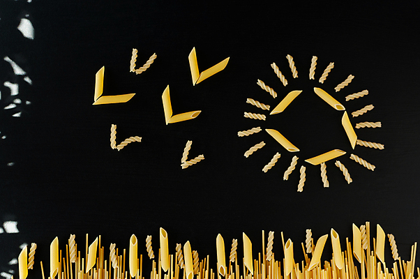 포토 JPG 해외이미지 음식 백그라운드 다이어트 재료 검은배경 건조 파스타 실내 나선형 건강 스파게티 요리 사람없음 가로 노란색 검은색 이탈리아 흰색 황금 닫기 상품 밀 수집 지중해 국수 질감 날것 반죽 밀가루 생식 정물화 채식주의자 파르팔레 펜네 카피스페이스 해외포토 유럽 바다 컬러 무늬 모션 곡류 서양음식 내부 공백 면류 가루 그림 채식 파스타면 파일형식 이미지허브