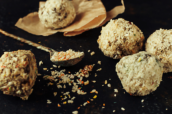 포토 JPG 해외이미지 접시 음식 백그라운드 다이어트 과일 공 디저트 건조 건강 사탕 사람없음 목재 갈색 초콜릿 검은색 어둠 여러개 에너지 견과류 흰색 원형 달콤 맛 아침식사 가루 먹기 유기농 날것 코코넛 코코아 내추럴 단백질 바닐라 오트밀 채식주의자 크랜베리 피칸 핸드메이드 개암 비건 해외포토 도형 나무 식기 웰빙 열매 음료 컬러 다수 컨셉 재료 모션 식사 채식 영양소 파일형식 귀리 이미지허브