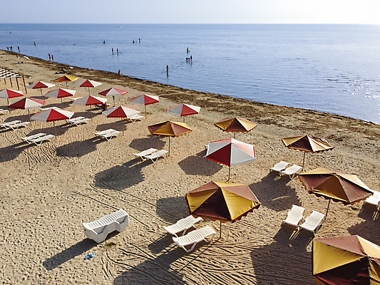 포토 JPG 해외이미지 커플 산업 모래 바다 섬 여행 백그라운드 우산 자연 하늘 휴가 휴식 주택 사람 풍경 사람없음 야외 물 여름 태양 환경 흰색 만 휘발유 석유 사건 그리스 질감 그리스인 디젤 생태학 재앙 해외포토 자연요소 서양인 계절 교육 유럽 컬러 컨셉 관계 건물 생태계 파일형식 이미지허브