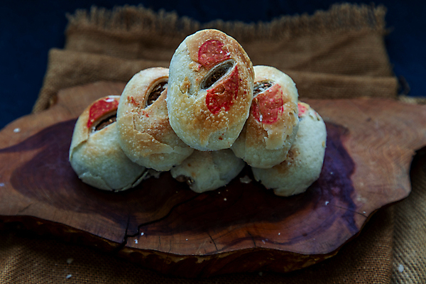 포토 JPG 해외이미지 전통 접시 음식 디저트 돼지고기 요리 사람없음 목재 가로 쿠키 중국 빵집 원형 그룹 바비큐 굽기 먹기 반죽 향기 번 페스츄리 해외포토 도형 나무 식기 아시아 빵 재료 모션 육류 상점 구이 냄새 파일형식 이미지허브