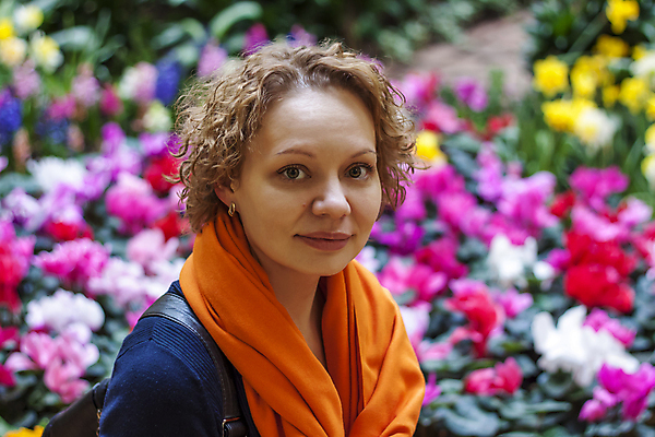 포토 JPG 해외이미지 백인 모델 1 헤어스타일 디자인 응시 옷 여자 포즈 패턴 따뜻함 표정 한명 노란색 머리 유행 목도리 표현 우아함 이발 긍정 화단 내추럴 앞머리 스타일 해외포토 서양인 시선 잡화 컬러 컨셉 무늬 사람 신체부위 파일형식 이미지허브