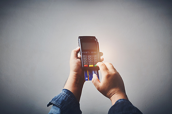 포토 JPG 해외이미지 손 백그라운드 돈 비즈니스 손가락 사람 사람없음 금융 쇼핑 판매 세일 상점 식당 기계 키보드 신용카드 시장 닫기 구매 고객 전자 결제 영수증 소매 계산원 인출 터미널 해외포토 직업 모션 신체부위 경제 재산 파일형식 이미지허브