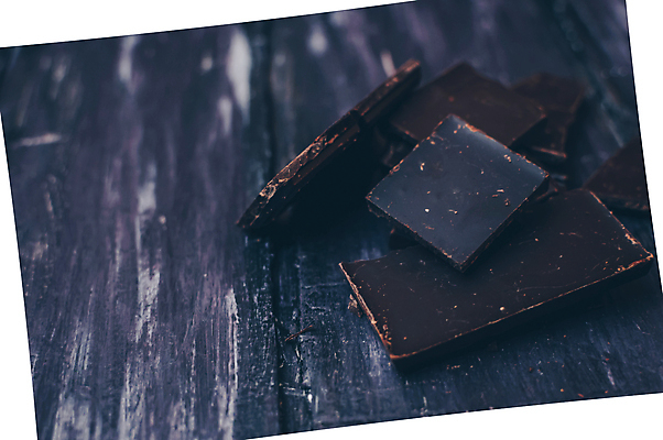 포토 JPG 해외이미지 음식 조각 백그라운드 다이어트 재료 디저트 프레임 건강 사탕 사람없음 목재 장식 갈색 초콜릿 검은색 어둠 흰색 시골 모서리 달콤 맛 가루 다발 슬라이스 칼로리 코코아 중독 흙더미 알레르기 깨짐 당뇨병 억울 해외포토 나무 감정 음료 컬러 컨셉 흙 질병 파일형식 더미 이미지허브