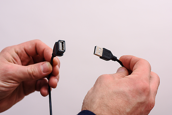 포토 JPG 해외이미지 손 선 백그라운드 이동 인터넷 통신 기술 사람없음 빛 컴퓨터 금속 검은색 자료 힘 소리 장비 에너지 정보 흰색 네트워크 플러그 코드 확대 연결 접속 플라스틱 USB 오브젝트 신호 전자 철사 지휘자 잭 고립 인터페이스 입력 하드웨어 해외포토 컬러 컨셉 재질 신체부위 전자제품 음악가 파일형식 이미지허브