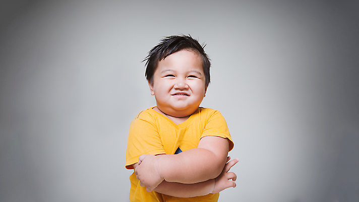포토 JPG 해외이미지 응시 남자 행복 얼굴 어린이 백그라운드 태국 한명 사람 동양인 소년 흰색 스마트 결백 해외포토 1 시선 감정 아시아 컬러 컨셉 인종 신체부위 파일형식 이미지허브
