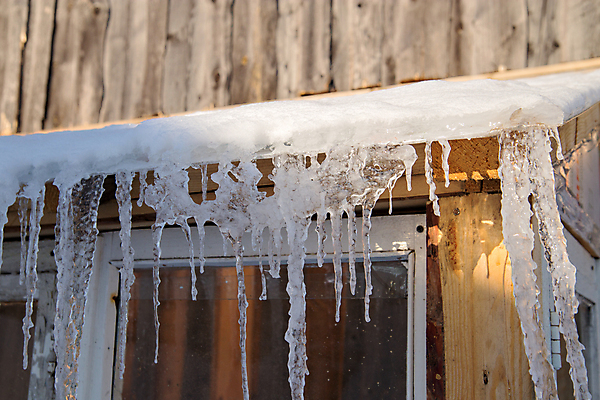 포토 JPG 해외이미지 계절 컨셉 겨울 패턴 자연 유리 지붕 날씨 거리 매달리기 사람없음 야외 건물 물 파란색 빛 태양 냉동 얼음 봄 추위 흰색 투명 떨어짐 위험 시원함 크리스탈 서리 날카로움 온도 고드름 내추럴 온실 전경 해외포토 자연요소 건축물 컬러 무늬 모션 재질 풍경 광석 생태계 파일형식 탑뷰 이미지허브