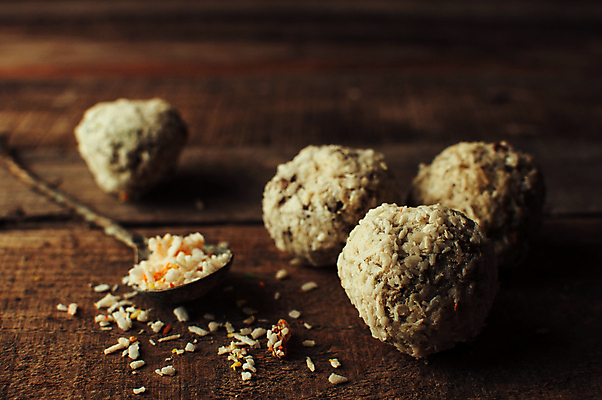 포토 JPG 해외이미지 접시 음식 백그라운드 다이어트 과일 공 디저트 건조 건강 사탕 사람없음 목재 갈색 초콜릿 검은색 어둠 여러개 에너지 견과류 흰색 원형 달콤 맛 아침식사 먹기 유기농 날것 코코넛 코코아 내추럴 단백질 바닐라 오트밀 채식주의자 크랜베리 피칸 핸드메이드 비건 해외포토 도형 나무 식기 웰빙 열매 음료 컬러 다수 컨셉 재료 모션 식사 채식 영양소 파일형식 귀리 이미지허브