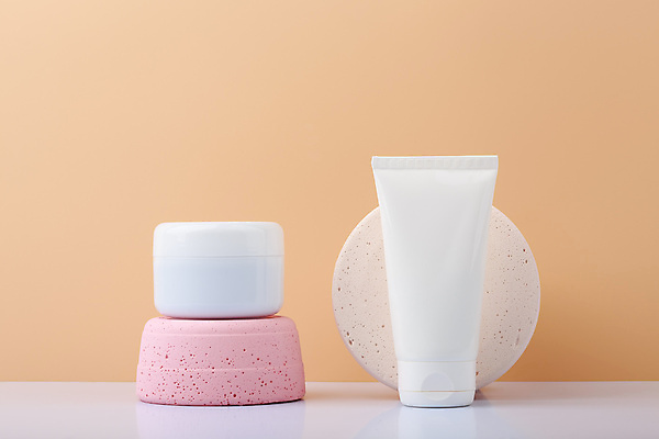 포토 JPG 해외이미지 실내 사람없음 화장품 스킨케어 공병 목업 베이지색배경 해외포토 백그라운드 내부 뷰티 베이지색 병_담는 파일형식 이미지허브