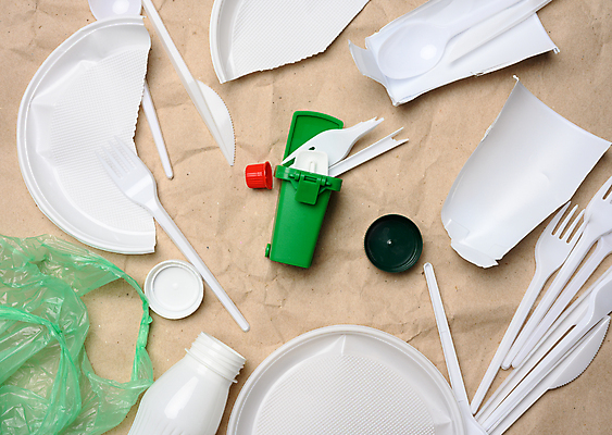 포토 JPG 해외이미지 포크 비닐봉투 실내 사람없음 하이앵글 숟가락 손상 뚜껑 환경오염 나이프 쓰레기 일회용 비닐 분리수거함 일회용접시 플라스틱병 갈색배경 해외포토 식기 접시 뷰포인트 백그라운드 컨셉 재질 봉투 수저 내부 갈색 칼 플라스틱 수거함 병_담는 파일형식 이미지허브