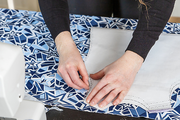 포토 JPG 해외이미지 라이프스타일 손 디자인 드레스 옷 여자 산업 패턴 장신구 탁자 노동자 창조 취미 사람없음 장식 유행 장비 흰색 공구 직물 업무 바느질 디자이너 자르기 그림 분필 수공예 재단 재단사 핸드메이드 스타일 해외포토 직업 컬러 가구 무늬 모션 사람 생활 신체부위 도구 작업 공예 초크 파일형식 이미지허브