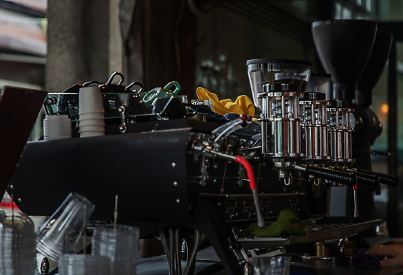 포토 JPG 해외이미지 실내 사람없음 아웃포커스 카페 커피용품 우유스팀기 해외포토 촬영기법 내부 상점 오브젝트 파일형식 이미지허브