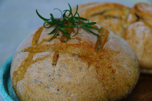 포토 JPG 해외이미지 전통 접시 음식 빵 백그라운드 다이어트 탁자 건강 요리 사람없음 갈색 식사 이탈리아 빵집 껍질 시골 신선 원형 플랫 맛 아침식사 바게트 자르기 밀 굽기 먹기 허브 유기농 반죽 밀가루 버터 로즈메리 덩어리 내추럴 프랑스어 제빵사 페스츄리 핸드메이드 해외포토 도형 식물 직업 문자 식기 웰빙 유럽 컬러 가구 컨셉 모션 곡류 상점 가루 구이 파일형식 이미지허브