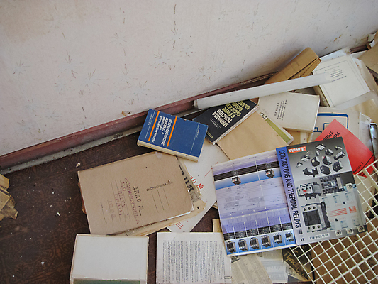 포토 JPG 해외이미지 종이 백그라운드 비즈니스 공장 벽돌 스트레스 주택 사람없음 사무실 쌓기 자료 공백 방 정보 수확 골동품 바위 업무 역사 뉴스 버리기 질감 문서 파일 복고 폴더 먼지 페이지 언론 수납 질서 고립 그런지 보관소 옛날 현실 해외포토 농업 공업 모션 건물 돌_바위 예절 작업 저장 파일형식 이미지허브