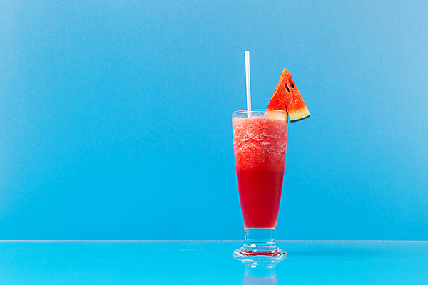 포토 JPG 해외이미지 잔 수박 실내 빨대 사람없음 달콤 파란배경 수박조각 수박주스 카피스페이스 제철과일 해외포토 식기 조각 백그라운드 과일 내부 파란색 공백 맛 과일주스 제철 파일형식 이미지허브